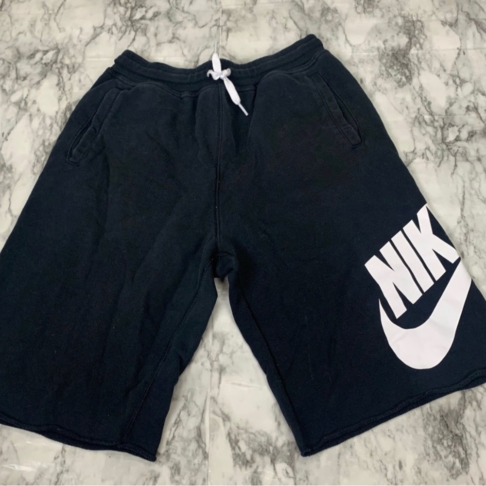 Nike Black Swoosh Logo sweat Shorts boys size XL